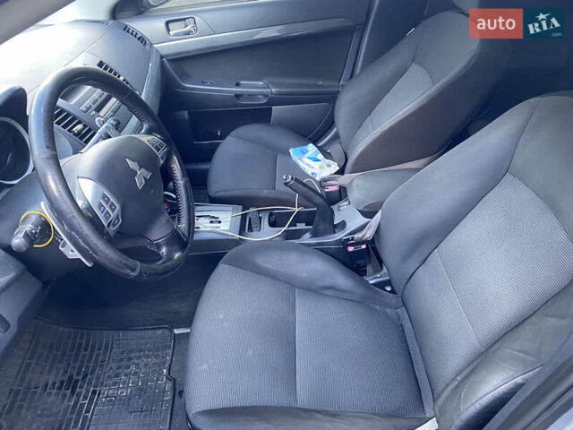 Серый Мицубиси Лансер, объемом двигателя 2 л и пробегом 215 тыс. км за 5750 $, фото 5 на Automoto.ua
