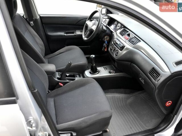 Серый Мицубиси Лансер, объемом двигателя 1.58 л и пробегом 199 тыс. км за 3400 $, фото 24 на Automoto.ua