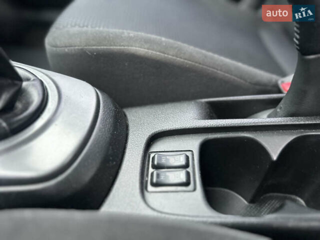 Сірий Міцубісі Lancer, об'ємом двигуна 1.6 л та пробігом 177 тис. км за 2800 $, фото 23 на Automoto.ua