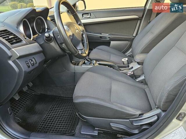 Серый Мицубиси Лансер, объемом двигателя 2 л и пробегом 282 тыс. км за 5450 $, фото 45 на Automoto.ua