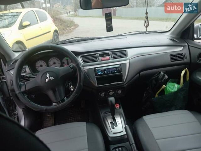 Серый Мицубиси Лансер, объемом двигателя 1.58 л и пробегом 175 тыс. км за 4000 $, фото 5 на Automoto.ua