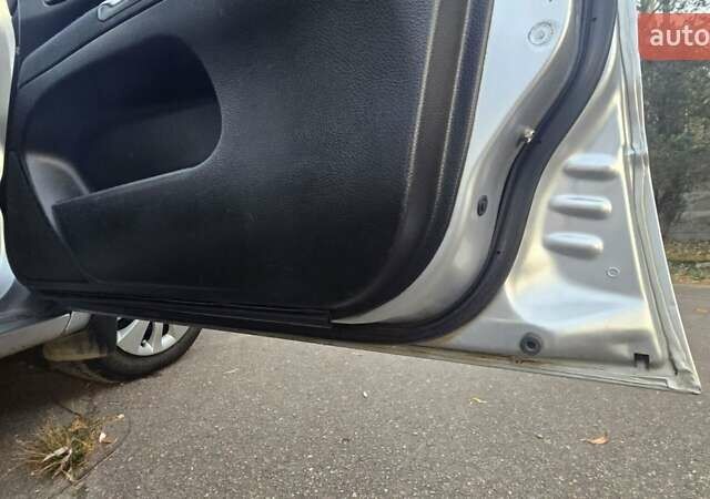 Сірий Міцубісі Lancer, об'ємом двигуна 1.6 л та пробігом 213 тис. км за 3600 $, фото 41 на Automoto.ua