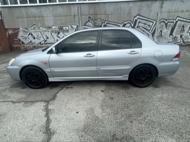 Сірий Міцубісі Lancer, об'ємом двигуна 1.6 л та пробігом 200 тис. км за 4200 $, фото 2 на Automoto.ua