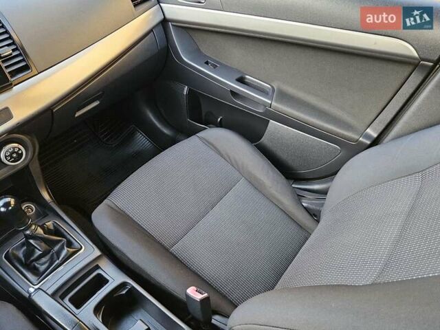 Серый Мицубиси Лансер, объемом двигателя 2 л и пробегом 282 тыс. км за 5450 $, фото 59 на Automoto.ua