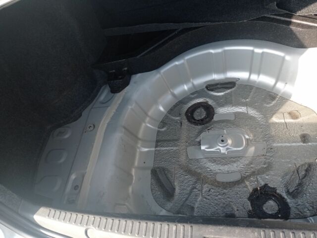 Серый Мицубиси Лансер, объемом двигателя 2 л и пробегом 180 тыс. км за 5800 $, фото 3 на Automoto.ua