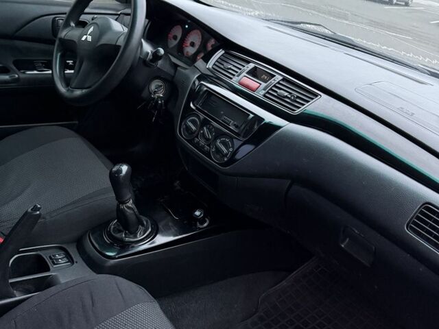 Серый Мицубиси Лансер, объемом двигателя 1.6 л и пробегом 350 тыс. км за 2850 $, фото 2 на Automoto.ua