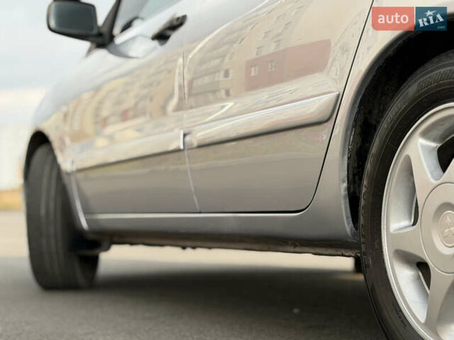 Серый Мицубиси Лансер, объемом двигателя 1.3 л и пробегом 160 тыс. км за 5555 $, фото 24 на Automoto.ua