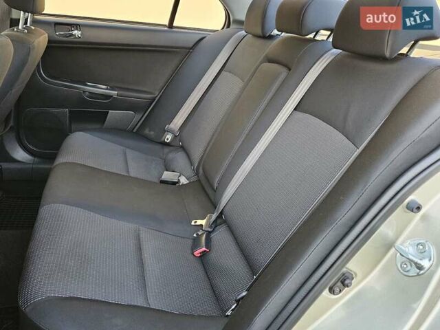 Серый Мицубиси Лансер, объемом двигателя 2 л и пробегом 282 тыс. км за 5450 $, фото 66 на Automoto.ua