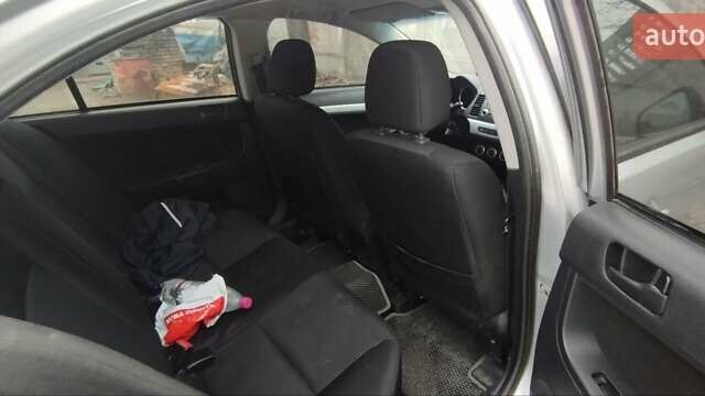 Серый Мицубиси Лансер, объемом двигателя 2 л и пробегом 305 тыс. км за 6300 $, фото 6 на Automoto.ua