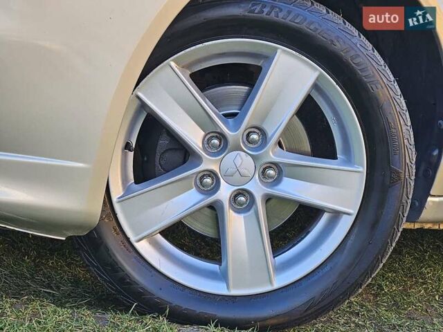 Серый Мицубиси Лансер, объемом двигателя 2 л и пробегом 282 тыс. км за 5450 $, фото 28 на Automoto.ua