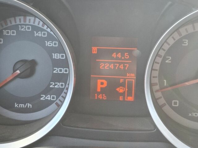 Серый Мицубиси Лансер, объемом двигателя 2 л и пробегом 224 тыс. км за 5500 $, фото 8 на Automoto.ua