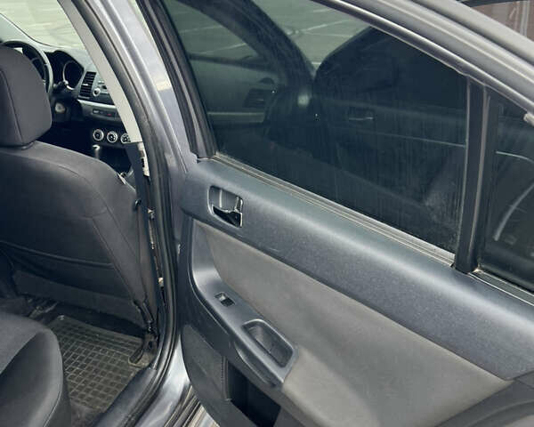 Сірий Міцубісі Lancer, об'ємом двигуна 2 л та пробігом 300 тис. км за 6299 $, фото 16 на Automoto.ua