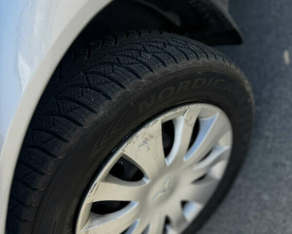 Серый Мицубиси Лансер, объемом двигателя 1.58 л и пробегом 261 тыс. км за 4500 $, фото 9 на Automoto.ua