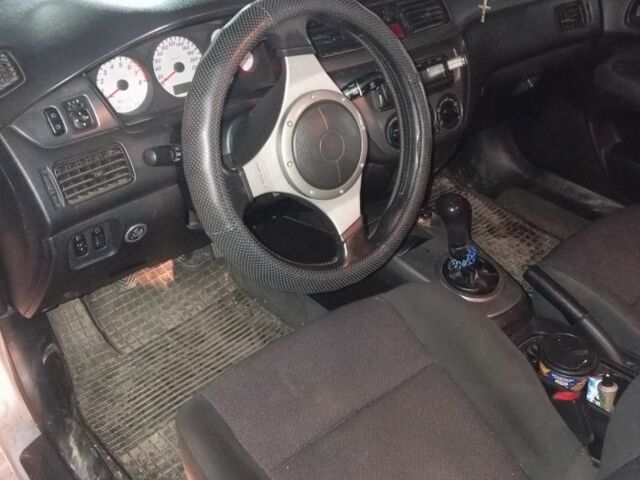 Серый Мицубиси Лансер, объемом двигателя 1.6 л и пробегом 308 тыс. км за 3800 $, фото 5 на Automoto.ua