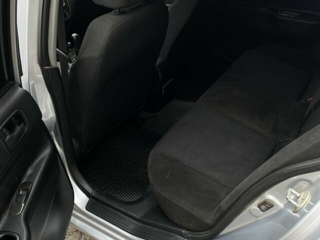 Серый Мицубиси Лансер, объемом двигателя 1.6 л и пробегом 380 тыс. км за 4000 $, фото 5 на Automoto.ua