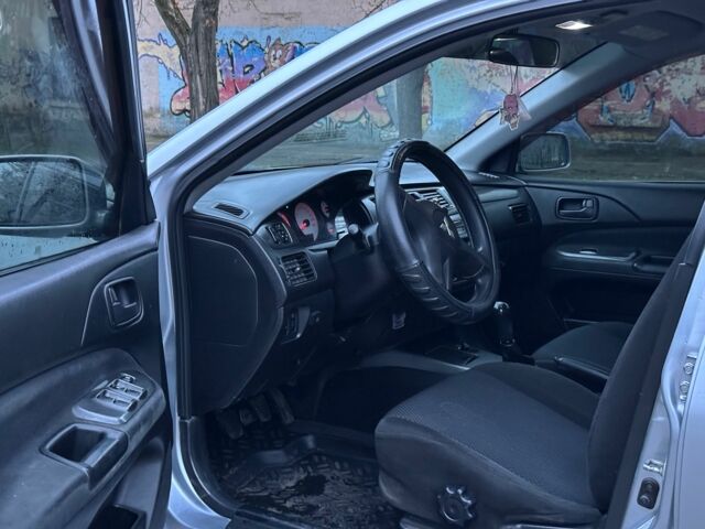 Сірий Міцубісі Lancer, об'ємом двигуна 1.6 л та пробігом 210 тис. км за 4750 $, фото 6 на Automoto.ua