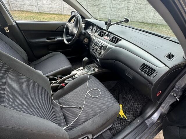 Серый Мицубиси Лансер, объемом двигателя 1.6 л и пробегом 129 тыс. км за 5000 $, фото 5 на Automoto.ua