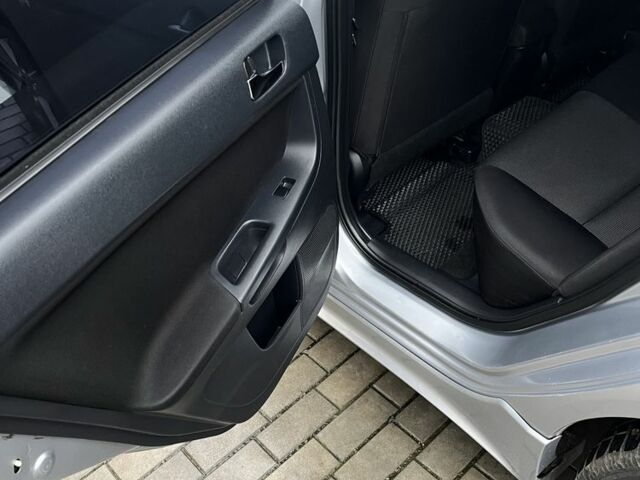 Серый Мицубиси Лансер, объемом двигателя 2 л и пробегом 227 тыс. км за 6600 $, фото 12 на Automoto.ua