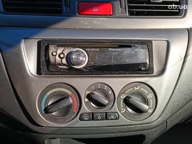 Сірий Міцубісі Lancer, об'ємом двигуна 1.6 л та пробігом 222 тис. км за 3990 $, фото 18 на Automoto.ua