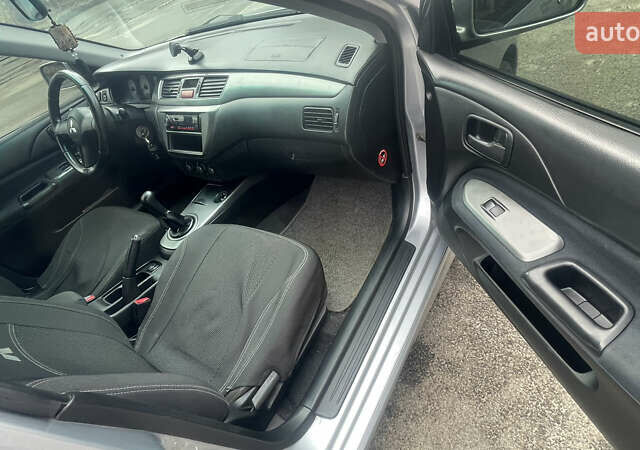 Серый Мицубиси Лансер, объемом двигателя 2 л и пробегом 230 тыс. км за 4000 $, фото 4 на Automoto.ua