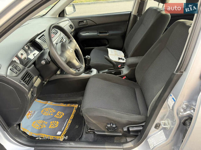 Серый Мицубиси Лансер, объемом двигателя 1.3 л и пробегом 160 тыс. км за 5555 $, фото 38 на Automoto.ua