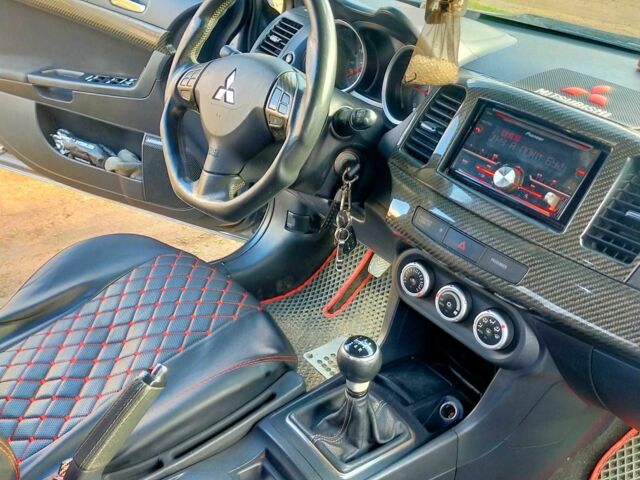 Серый Мицубиси Лансер, объемом двигателя 2 л и пробегом 351 тыс. км за 7000 $, фото 5 на Automoto.ua