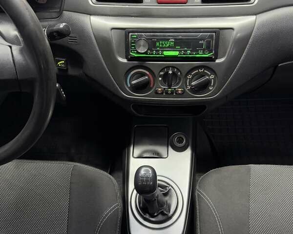 Серый Мицубиси Лансер, объемом двигателя 1.58 л и пробегом 271 тыс. км за 4200 $, фото 25 на Automoto.ua