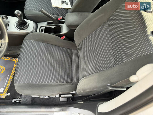 Серый Мицубиси Лансер, объемом двигателя 1.3 л и пробегом 160 тыс. км за 5555 $, фото 35 на Automoto.ua