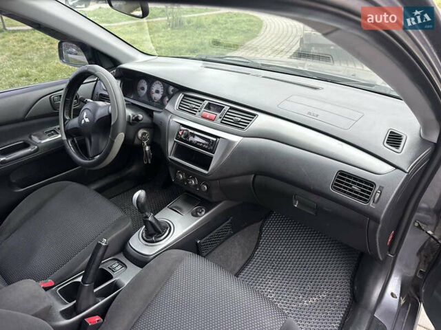 Сірий Міцубісі Lancer, об'ємом двигуна 1.6 л та пробігом 177 тис. км за 2800 $, фото 32 на Automoto.ua