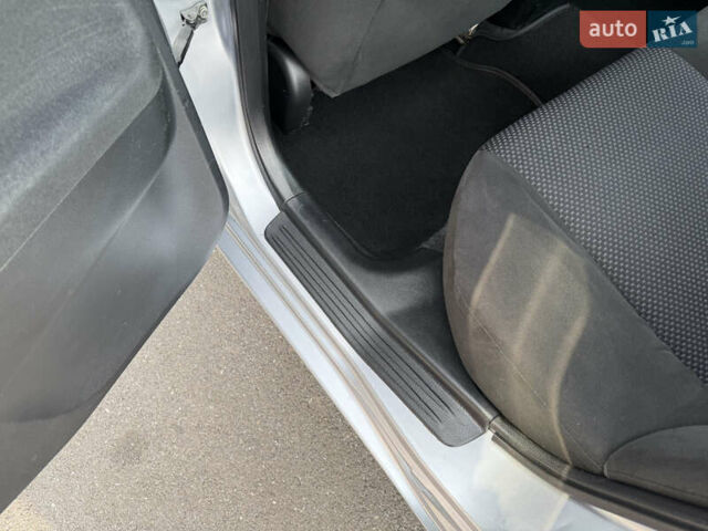 Серый Мицубиси Лансер, объемом двигателя 1.3 л и пробегом 160 тыс. км за 5555 $, фото 55 на Automoto.ua