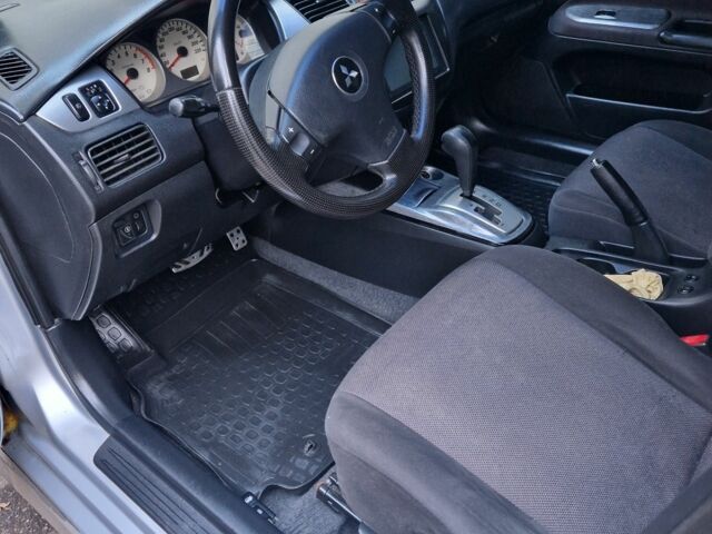 Серый Мицубиси Лансер, объемом двигателя 2 л и пробегом 231 тыс. км за 4500 $, фото 8 на Automoto.ua