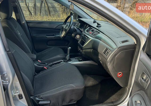 Серый Мицубиси Лансер, объемом двигателя 1.58 л и пробегом 290 тыс. км за 3750 $, фото 7 на Automoto.ua