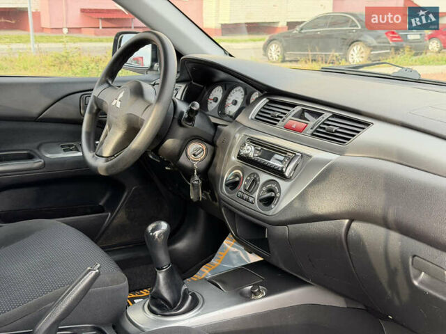 Серый Мицубиси Лансер, объемом двигателя 1.3 л и пробегом 160 тыс. км за 5555 $, фото 70 на Automoto.ua
