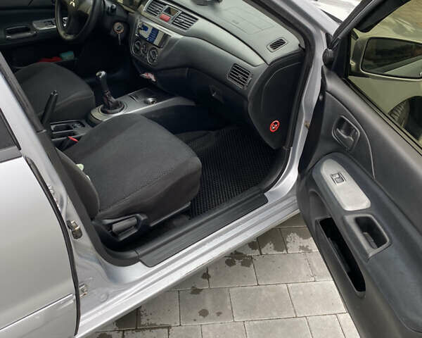 Серый Мицубиси Лансер, объемом двигателя 1.6 л и пробегом 263 тыс. км за 2350 $, фото 6 на Automoto.ua