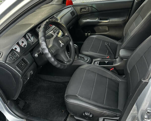 Серый Мицубиси Лансер, объемом двигателя 1.6 л и пробегом 200 тыс. км за 3900 $, фото 8 на Automoto.ua