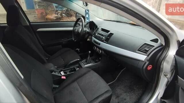 Серый Мицубиси Лансер, объемом двигателя 2 л и пробегом 305 тыс. км за 6300 $, фото 5 на Automoto.ua