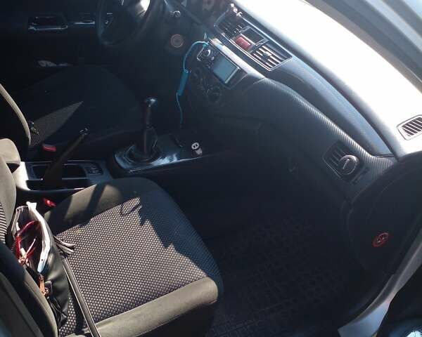 Серый Мицубиси Лансер, объемом двигателя 1.6 л и пробегом 210 тыс. км за 3500 $, фото 7 на Automoto.ua