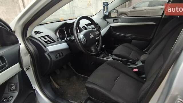 Серый Мицубиси Лансер, объемом двигателя 2 л и пробегом 305 тыс. км за 6300 $, фото 7 на Automoto.ua