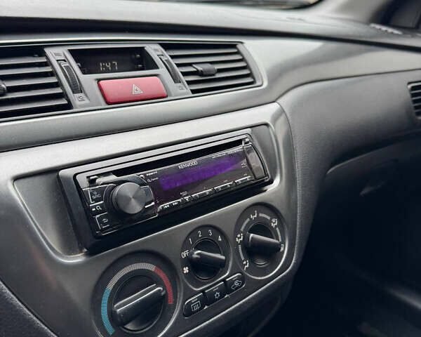 Серый Мицубиси Лансер, объемом двигателя 1.58 л и пробегом 187 тыс. км за 4800 $, фото 6 на Automoto.ua