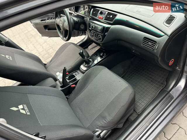 Сірий Міцубісі Lancer, об'ємом двигуна 1.6 л та пробігом 115 тис. км за 2800 $, фото 15 на Automoto.ua