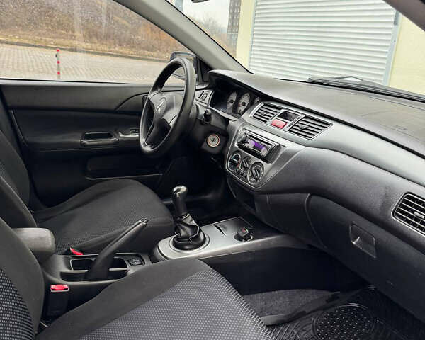 Серый Мицубиси Лансер, объемом двигателя 1.58 л и пробегом 187 тыс. км за 4800 $, фото 10 на Automoto.ua