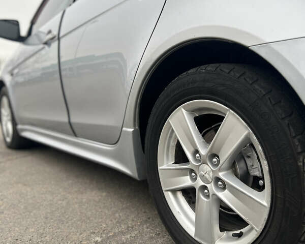 Серый Мицубиси Лансер, объемом двигателя 2 л и пробегом 286 тыс. км за 5800 $, фото 7 на Automoto.ua