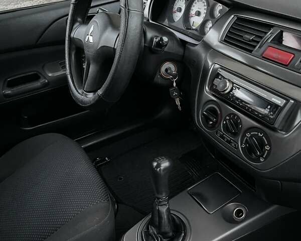 Сірий Міцубісі Lancer, об'ємом двигуна 1.6 л та пробігом 330 тис. км за 3500 $, фото 4 на Automoto.ua