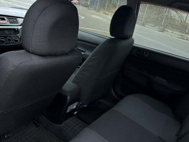 Серый Мицубиси Лансер, объемом двигателя 1.6 л и пробегом 350 тыс. км за 2850 $, фото 3 на Automoto.ua