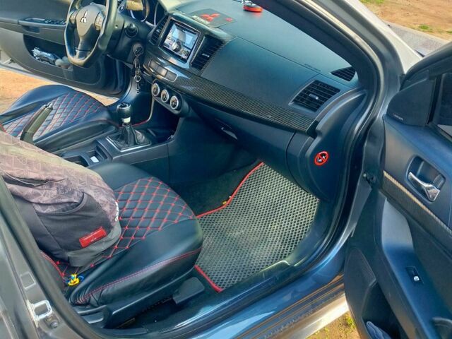 Серый Мицубиси Лансер, объемом двигателя 2 л и пробегом 351 тыс. км за 7000 $, фото 6 на Automoto.ua