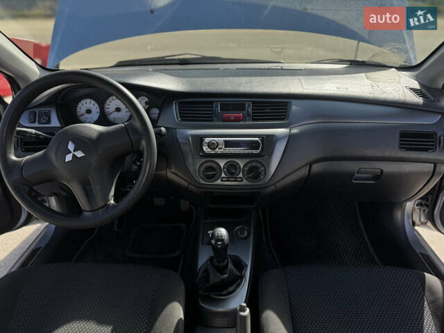 Серый Мицубиси Лансер, объемом двигателя 1.58 л и пробегом 261 тыс. км за 4500 $, фото 3 на Automoto.ua