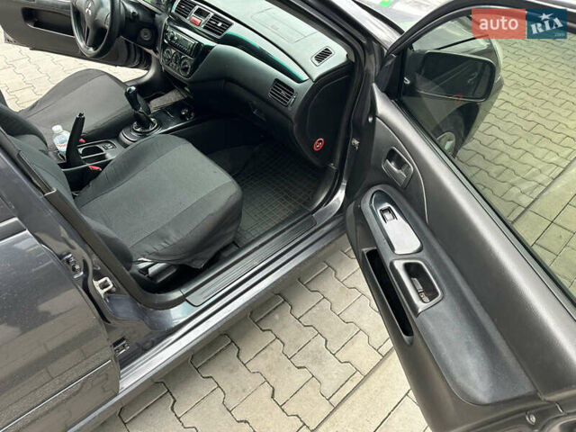 Сірий Міцубісі Lancer, об'ємом двигуна 1.6 л та пробігом 115 тис. км за 2800 $, фото 14 на Automoto.ua