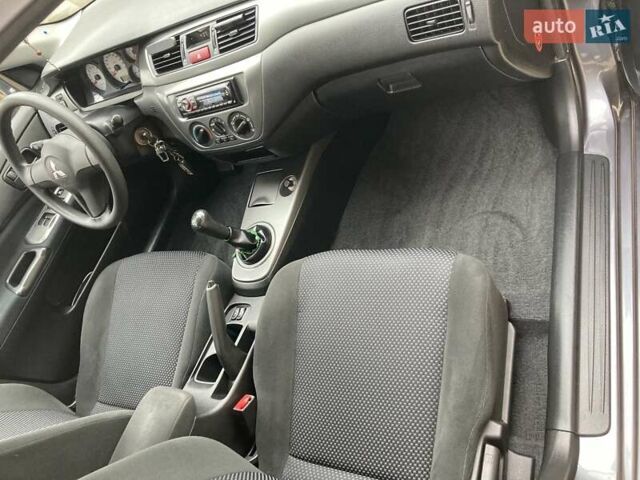 Сірий Міцубісі Lancer, об'ємом двигуна 1.59 л та пробігом 44 тис. км за 6200 $, фото 1 на Automoto.ua