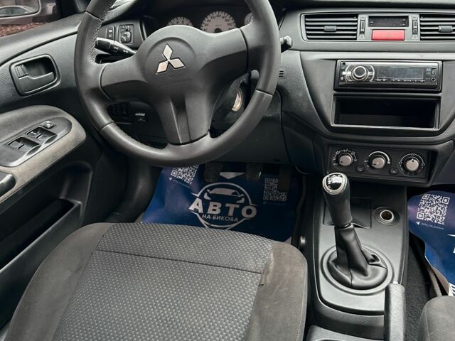 Серый Мицубиси Лансер, объемом двигателя 1.6 л и пробегом 280 тыс. км за 4600 $, фото 3 на Automoto.ua