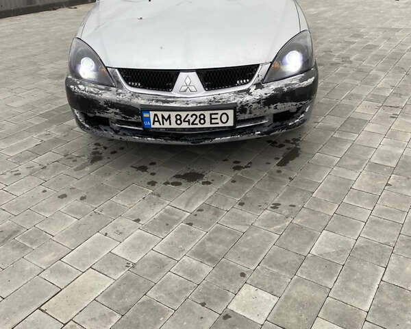 Серый Мицубиси Лансер, объемом двигателя 1.6 л и пробегом 263 тыс. км за 2350 $, фото 1 на Automoto.ua